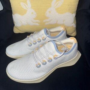 Allbirds Men’s Sneakers light blue and yellow. Brand new-without box. Size 11.5.